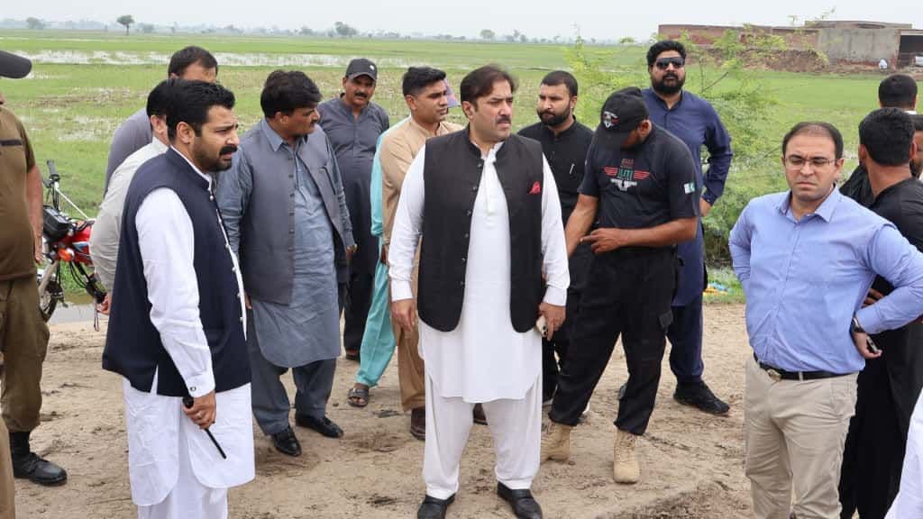 minister observing